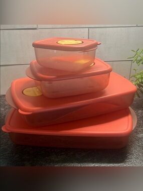Vintage Tupperware
Microwave Crystal Wave Food Storage Container
Set. Orange